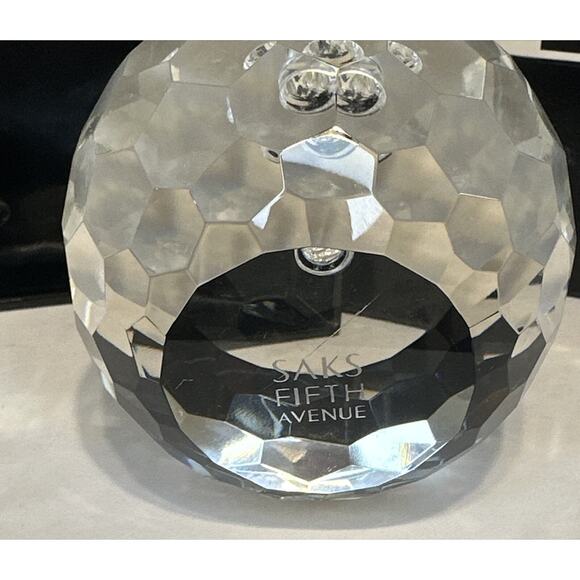 Saks Fifth Avenue Faceted Crystal Apple Paperweight Signed Vintage Teacher Gift - Picture 7 of 10